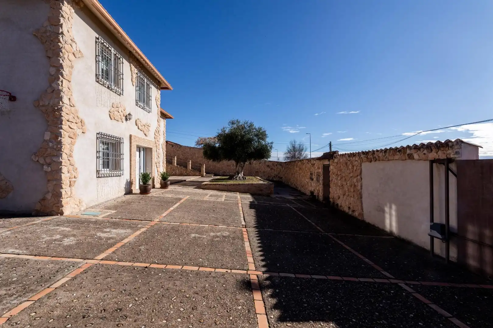 Vista exterior de Casa o xalet en venda en Colmenar de Oreja amb Calefacció, Jardí privat i Traster