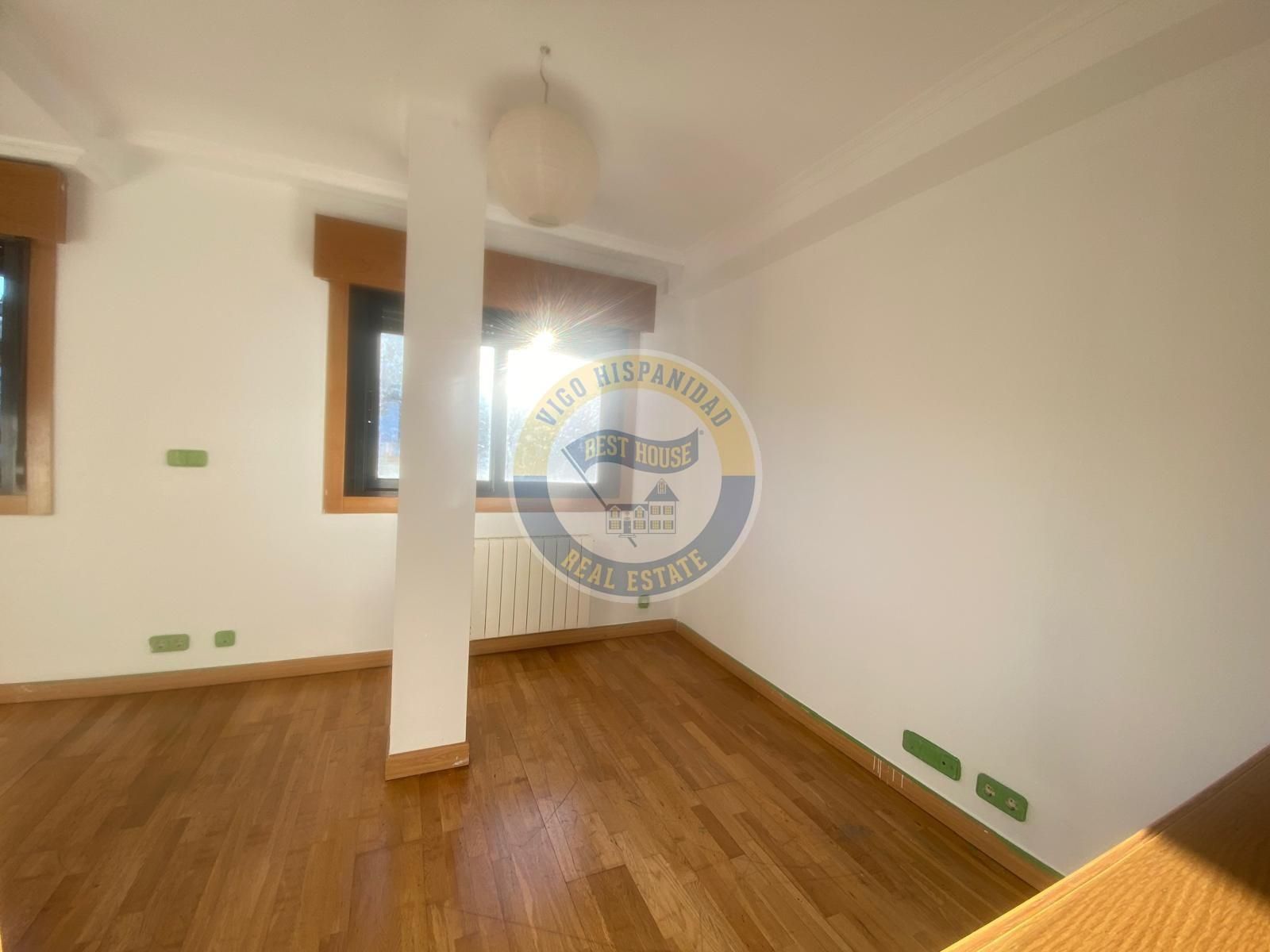 Estudi en venda en Vigo  amb Calefacció, Parquet i Traster