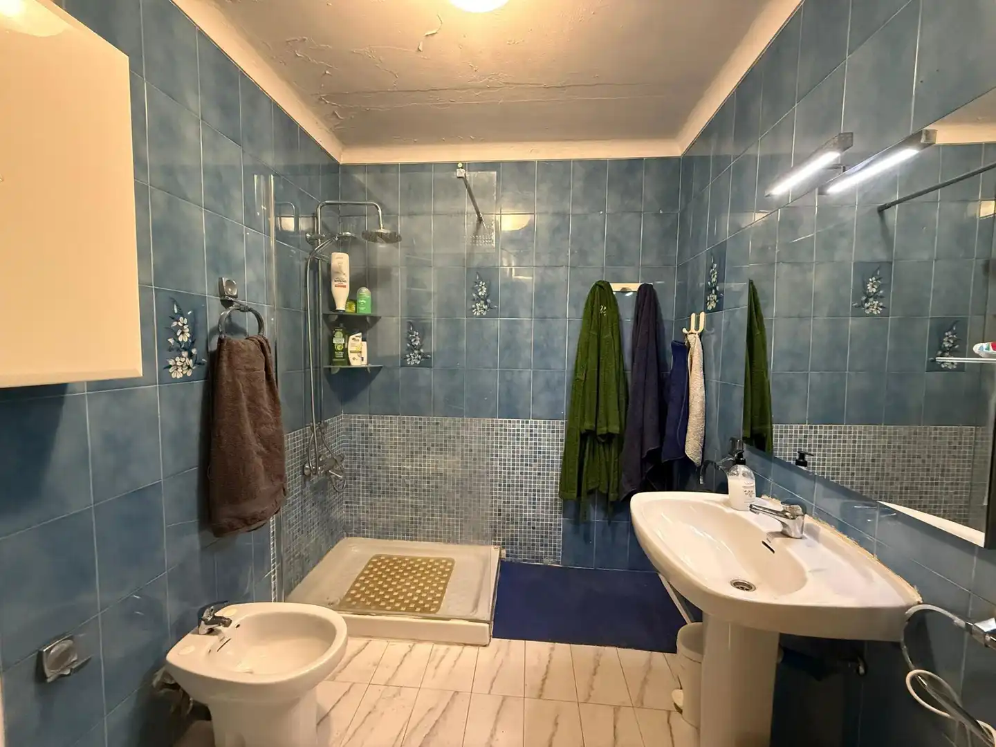 Badezimmer von Einfamilien-Reihenhaus zum Verkauf in Sabadell mit Terrasse, Abstellraum und Ofen