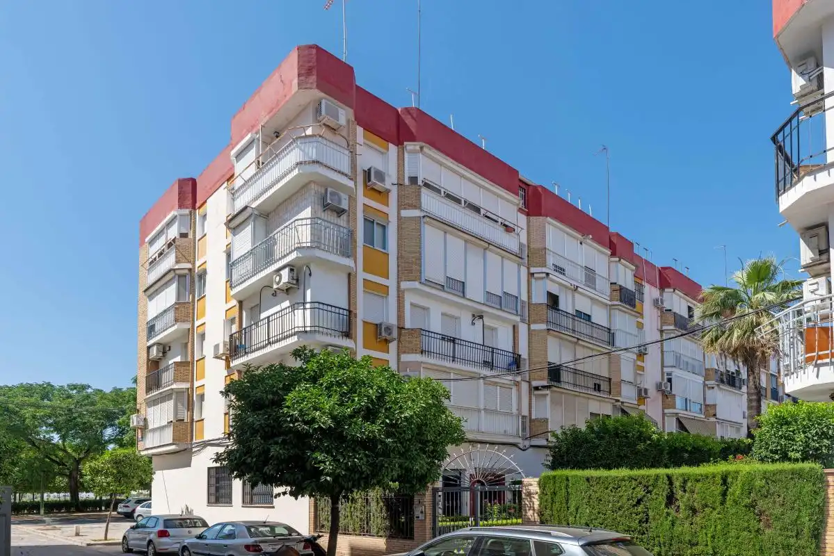 Außenansicht von Erdgeschoss zum Verkauf in Sevilla mit Heizung
