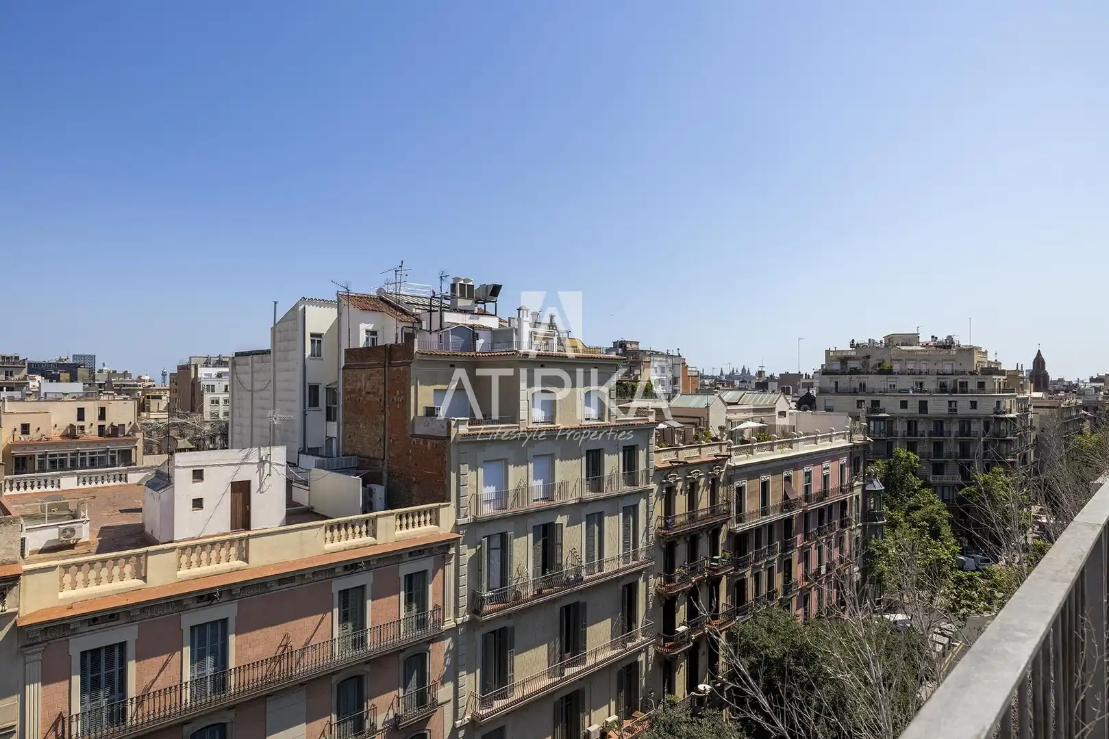 Außenansicht von Dachboden zur Miete in Barcelona mit Klimaanlage, Terrasse und Ofen