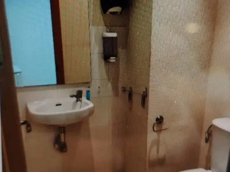 Badezimmer von Büro zur Miete in Madrid mit Klimaanlage, Heizung und Terrasse