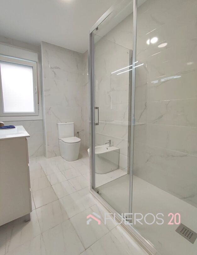 Bany de Pis en venda en Barakaldo  amb Jardí privat i Traster