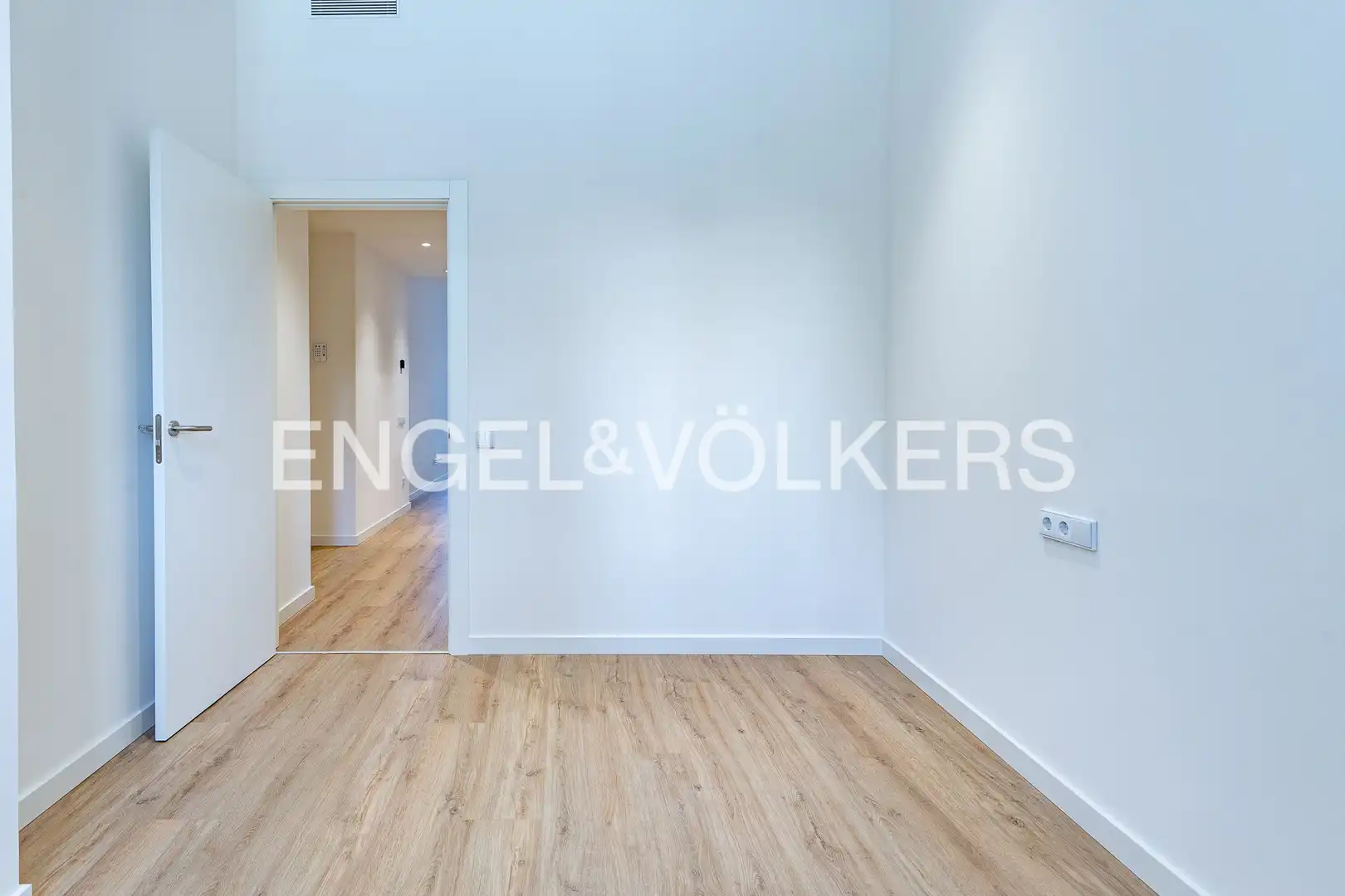 Ground floor for rent in Badalona  with Heating, Parquet flooring and Terrace