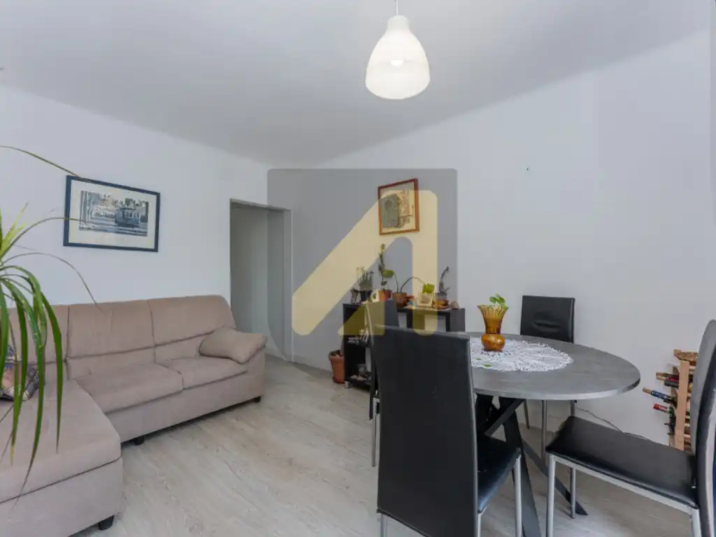 Sala d'estar de Apartament en venda en L'Hospitalet de Llobregat