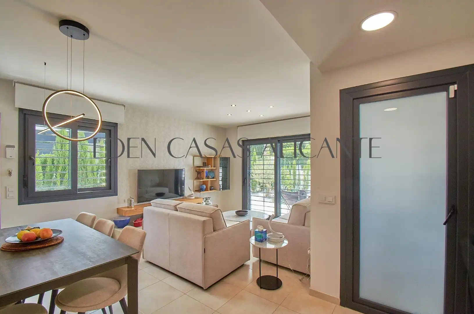 Sala de estar de Casa adosada en venta en Busot con Aire acondicionado, Calefacción y Jardín privado