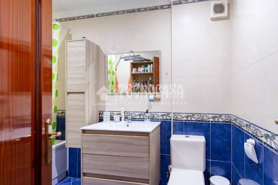 Baño de Piso en venta en Vélez-Málaga con Aire acondicionado, Calefacción y Balcón