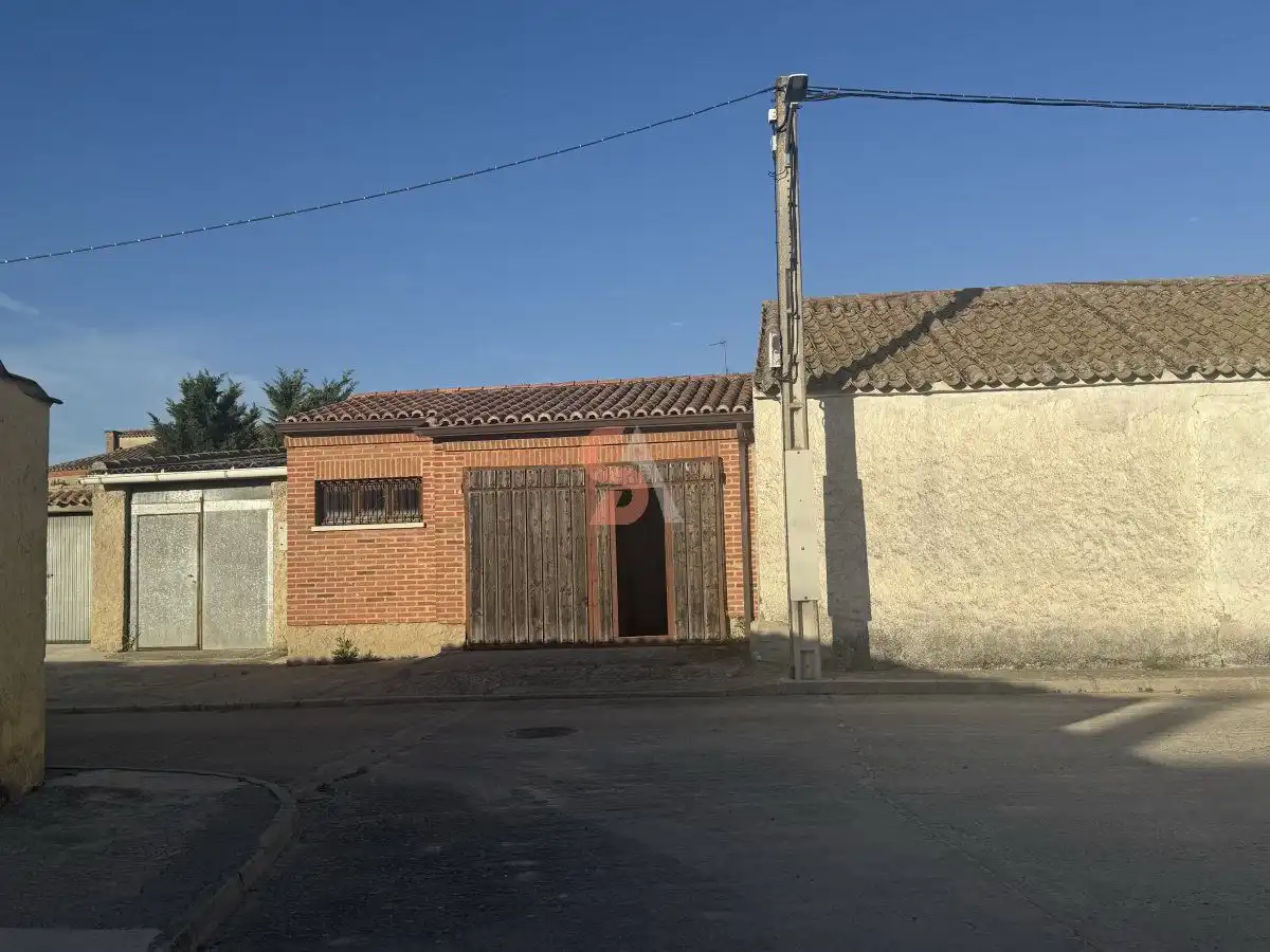 Vista exterior de Casa o chalet en venta en Alcazarén con Calefacción, Terraza y Trastero