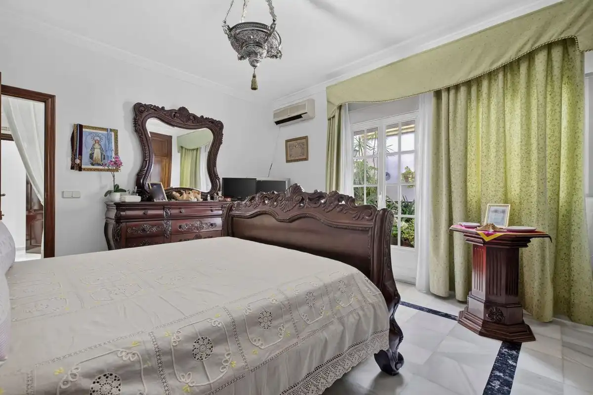 Schlafzimmer von Maisonette zum Verkauf in Bollullos de la Mitación mit Heizung, Privatgarten und Abstellraum