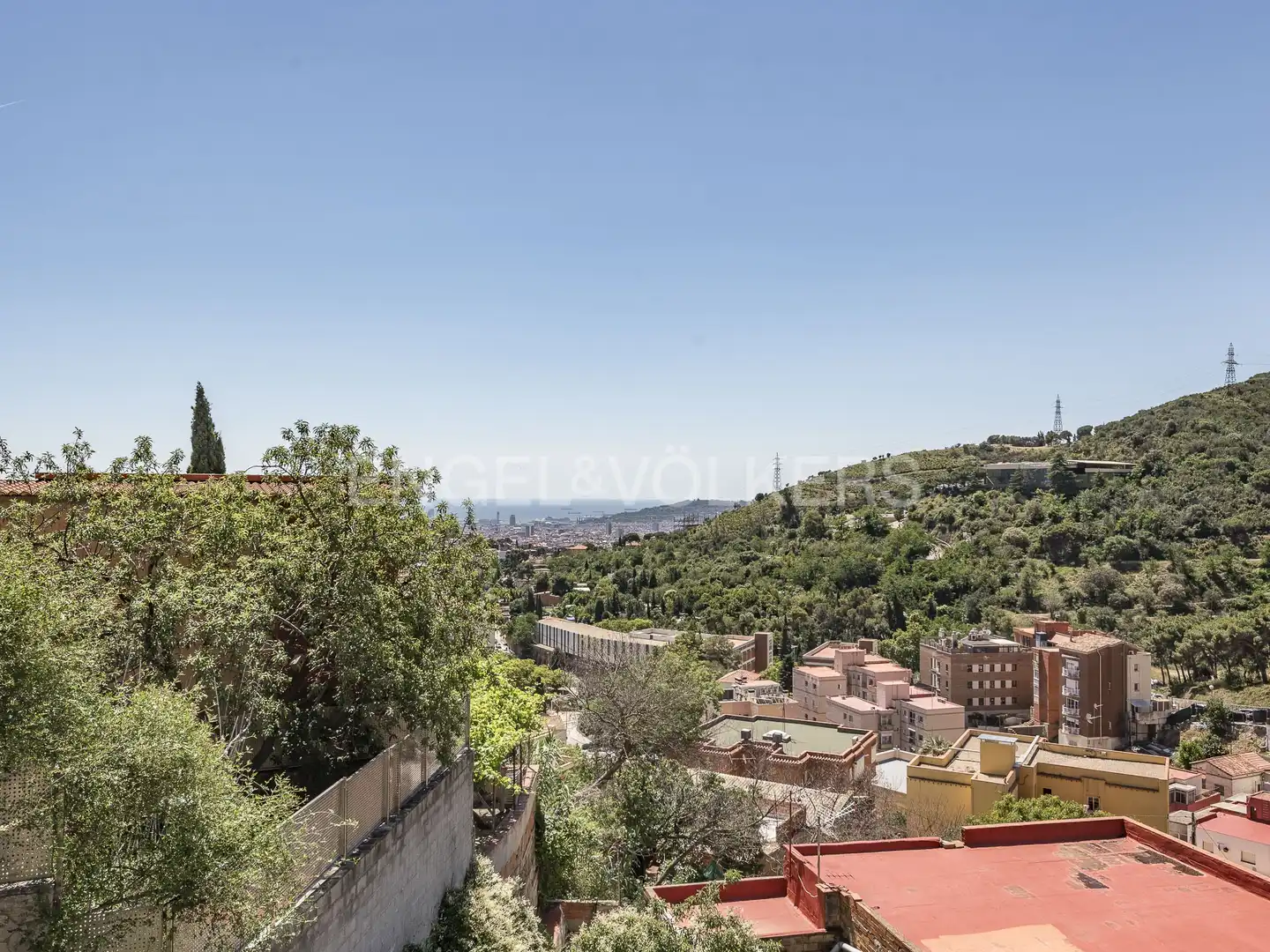 Vista exterior de Casa o xalet en venda en Barcelona amb Calefacció, Terrassa i Piscina