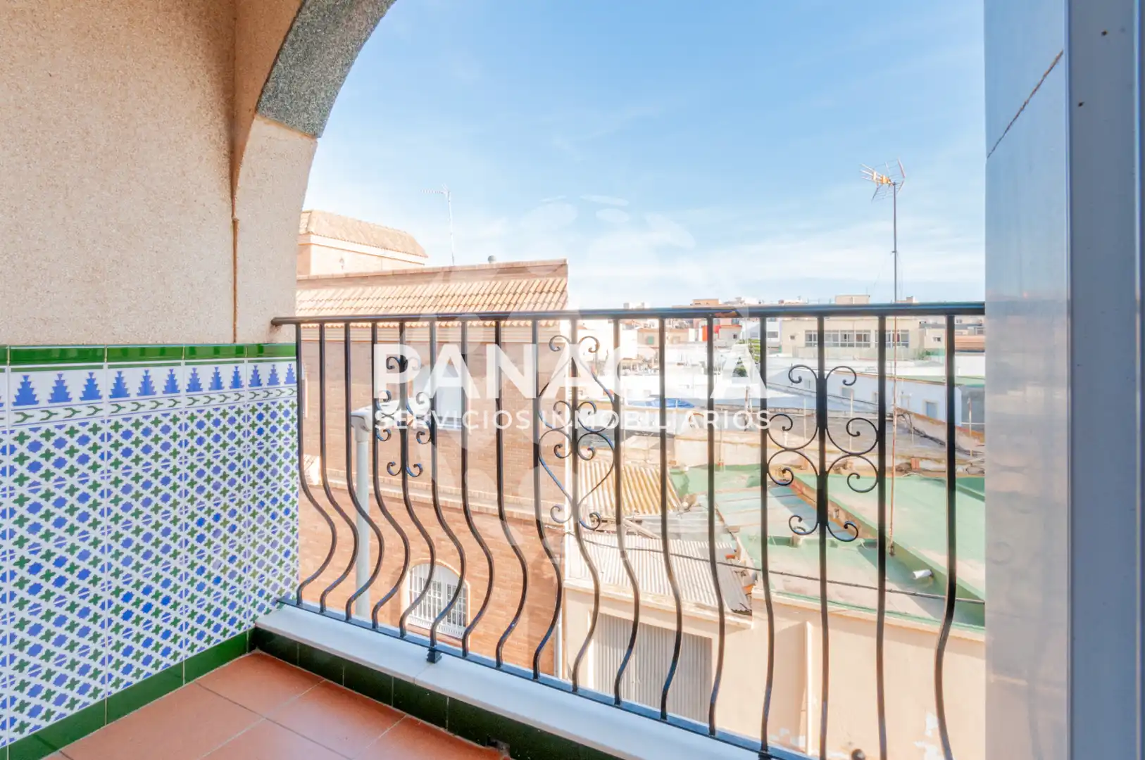 Exterior view of Houses for sale in Roquetas de Mar  with Air Conditioner, Terrace and Furnished