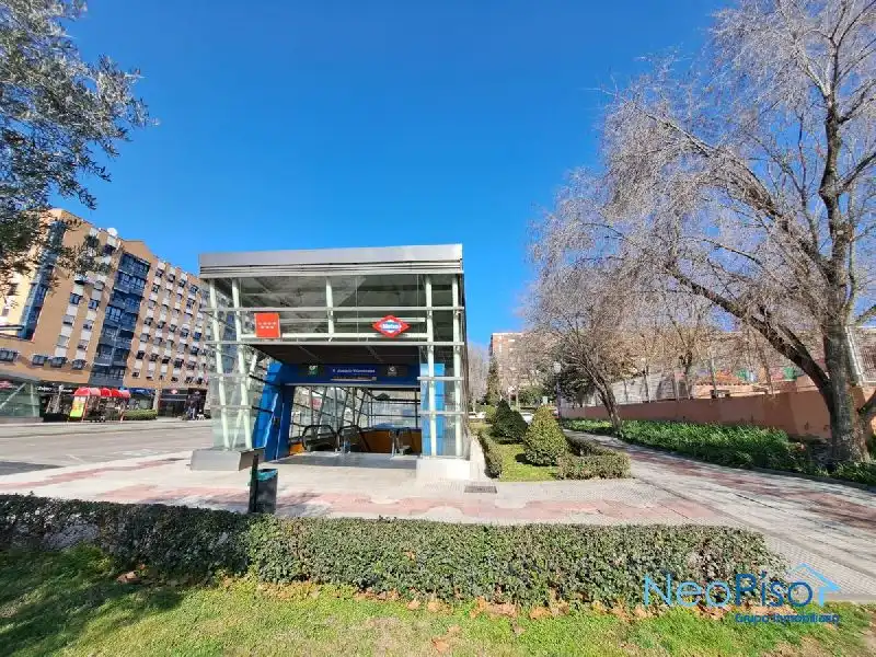 Vista exterior de Piso en venta en Alcorcón con Piscina comunitaria