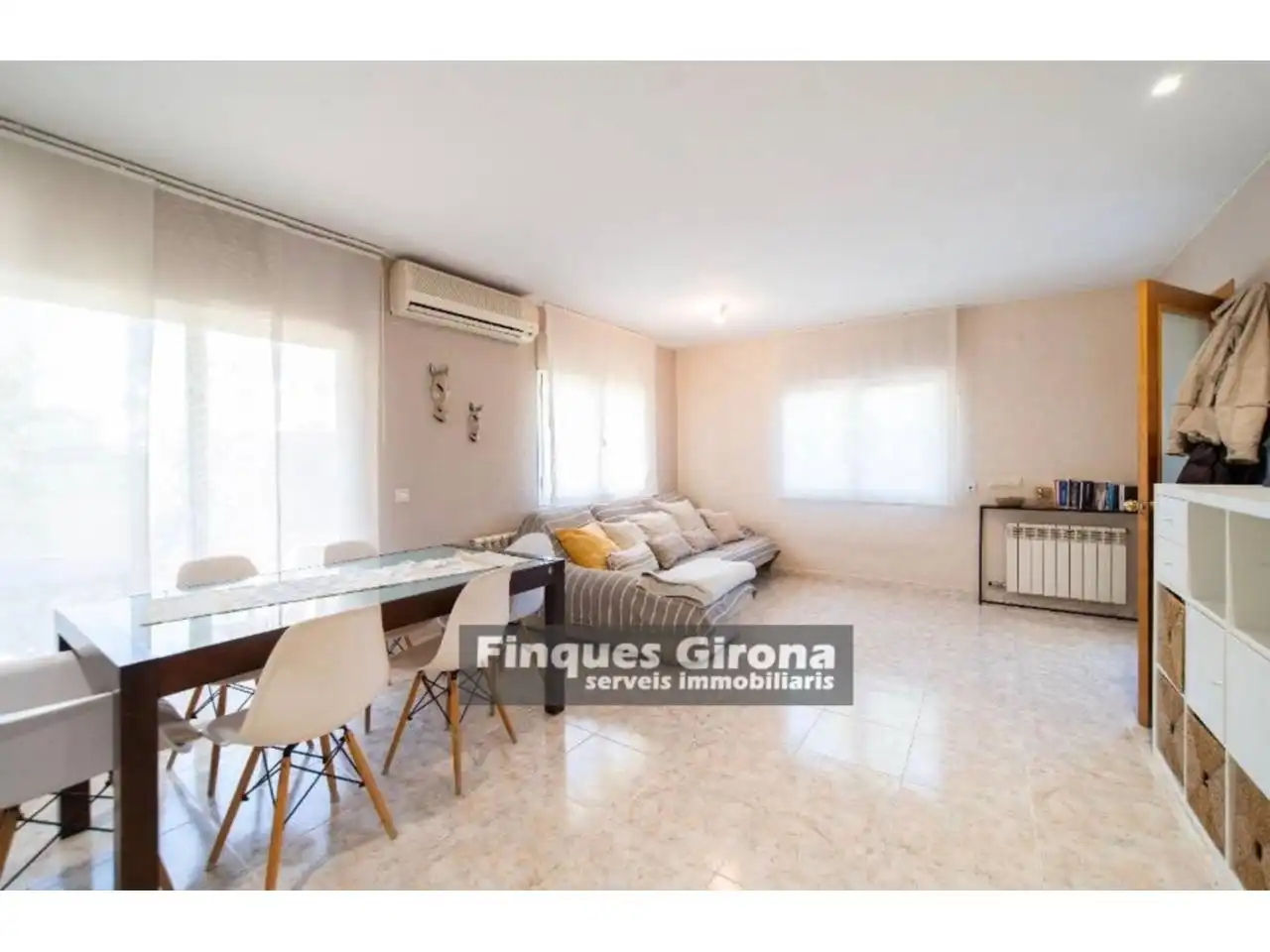 Sala de estar de Casa o chalet en venta en Vilablareix con Aire acondicionado, Calefacción y Jardín privado