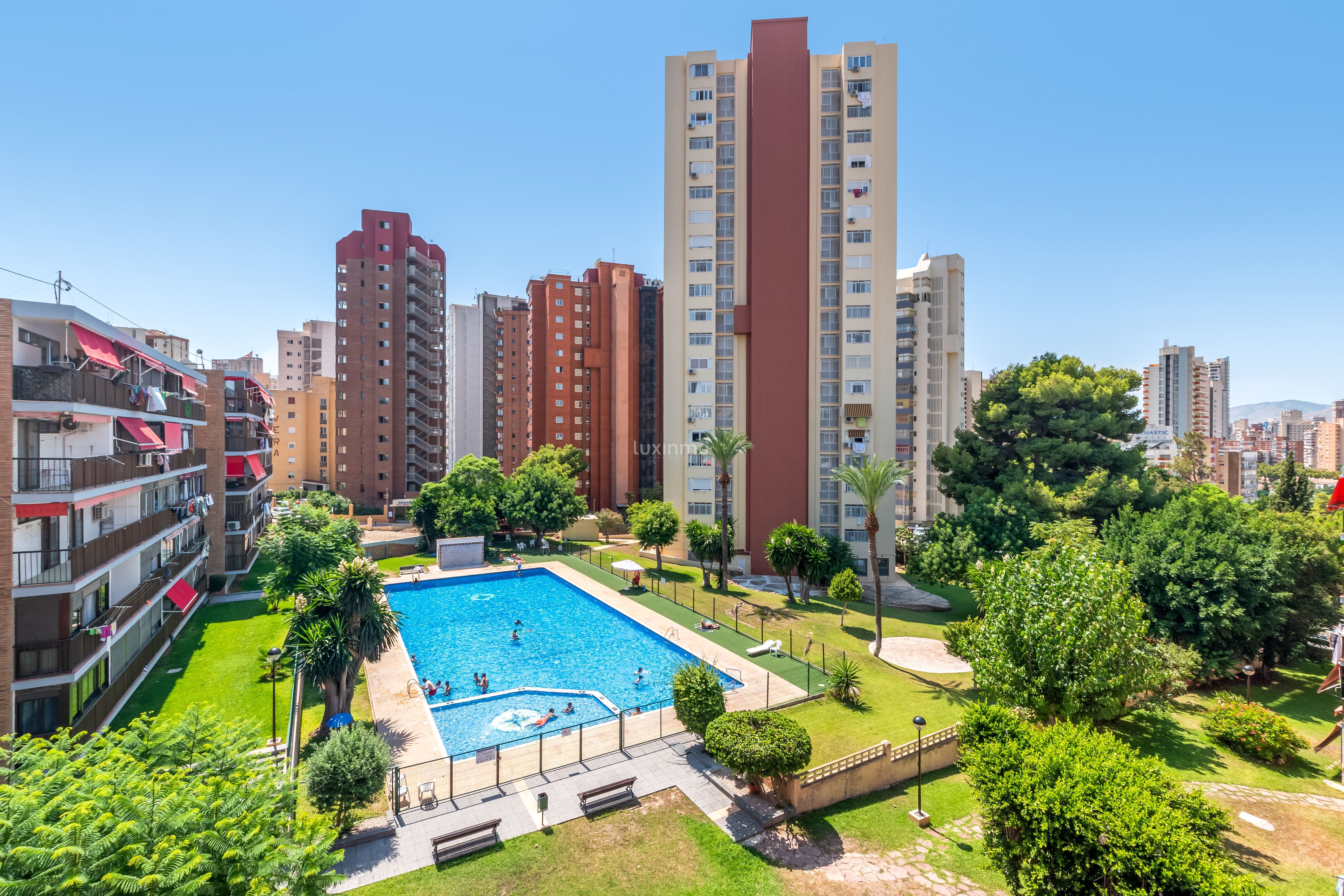 Piscina de Dúplex en venda en Benidorm amb Aire condicionat, Jardí privat i Traster