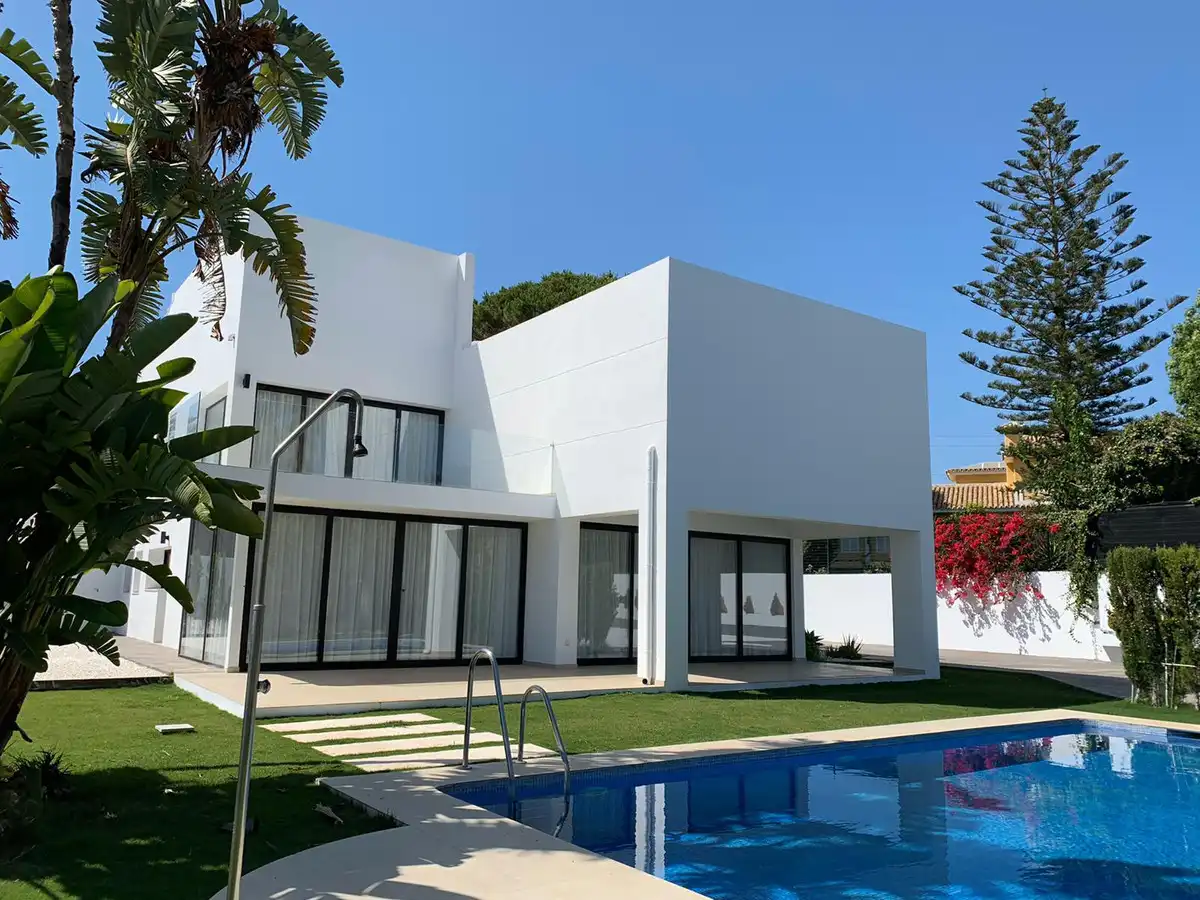 House with pool for sale in San Pedro de Alcántara