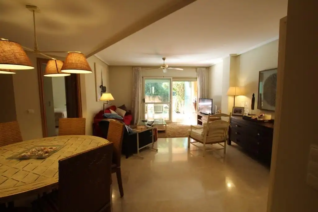 Sala d'estar de Apartament en venda en Sanlúcar de Barrameda amb Aire condicionat, Jardí privat i Parquet
