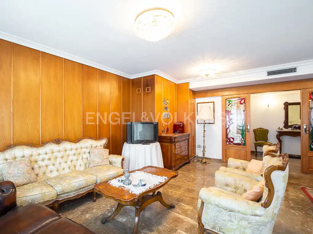 Living room of Flat for sale in Valencia  with Air Conditioner, Heating and Balcony