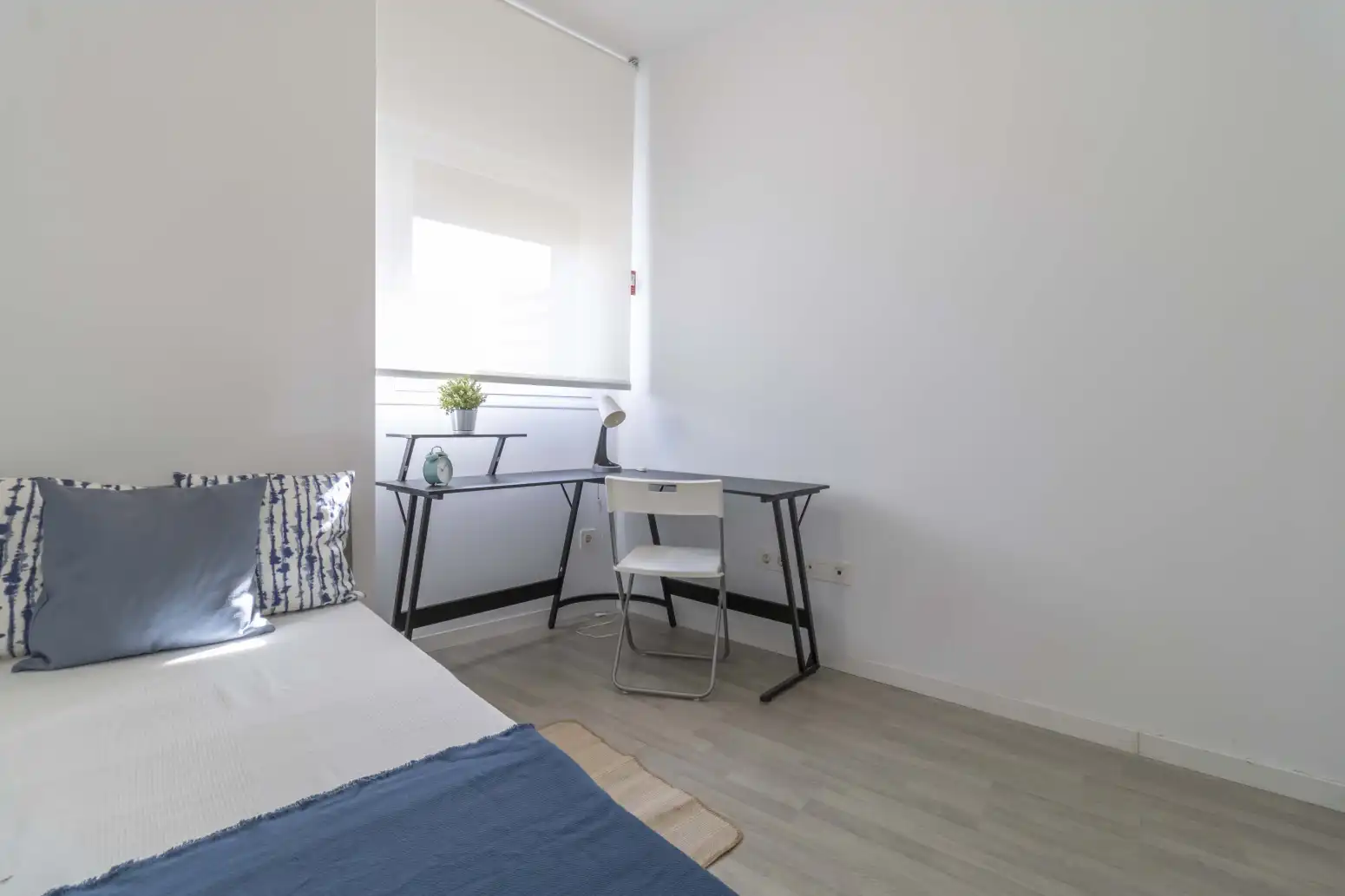 Habitación de Piso en venta en Sevilla con Aire acondicionado, Calefacción y Jardín privado