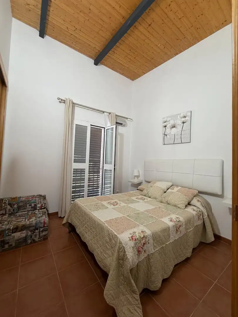 Dormitori de Casa o xalet en venda en El Castillo de las Guardas amb Jardí privat i Piscina comunitària