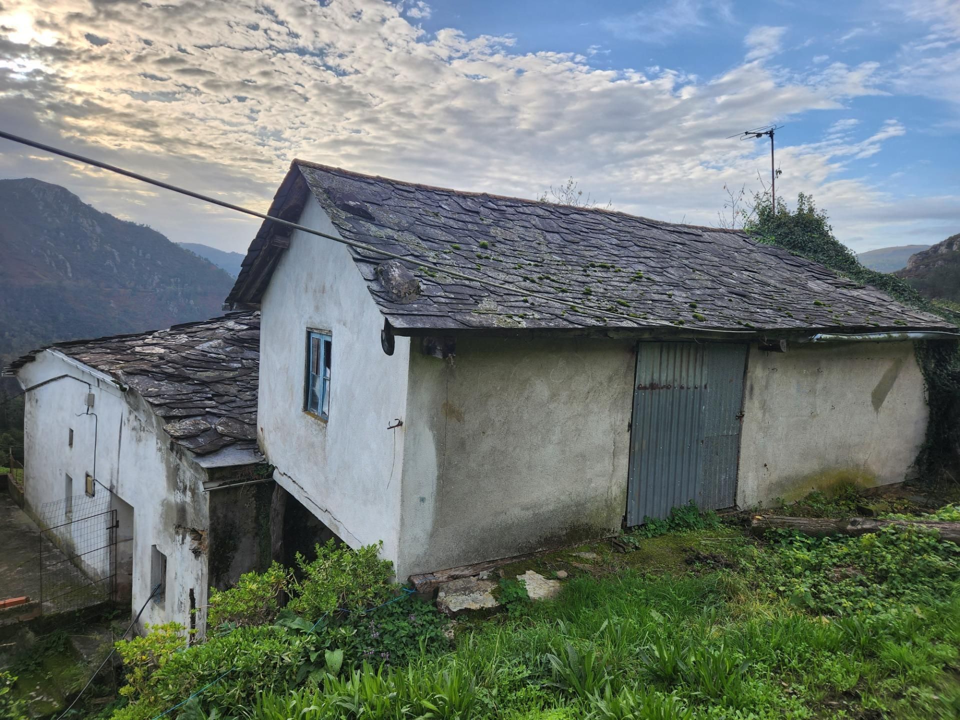 Vista exterior de Casa o xalet en venda en Villayón amb Jardí privat