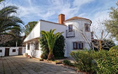 Vista exterior de Casa o xalet en venda en Olías del Rey amb Aire condicionat, Calefacció i Jardí privat