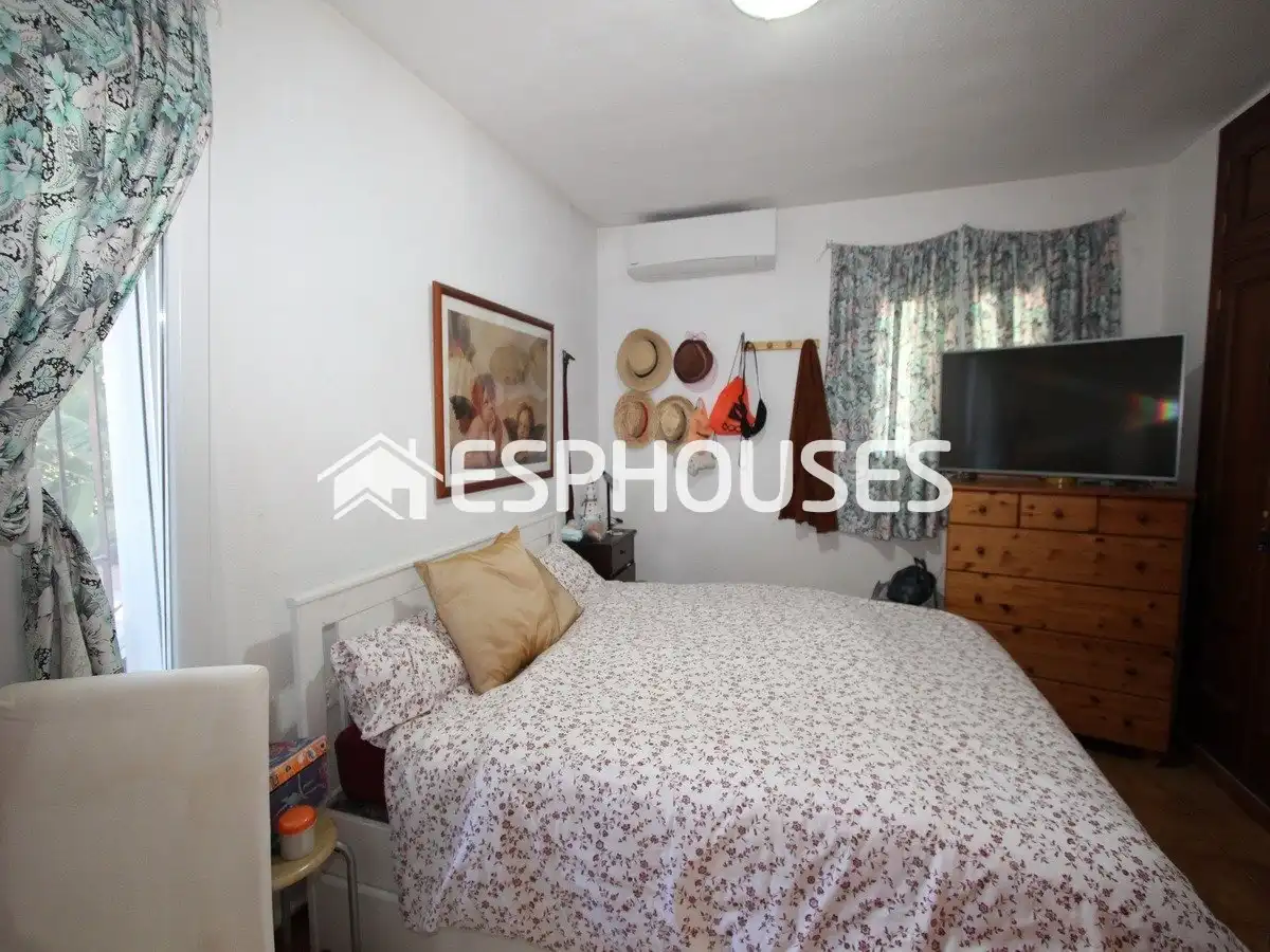 Bedroom of Houses for sale in Altea  with Air Conditioner, Swimming Pool and Furnished