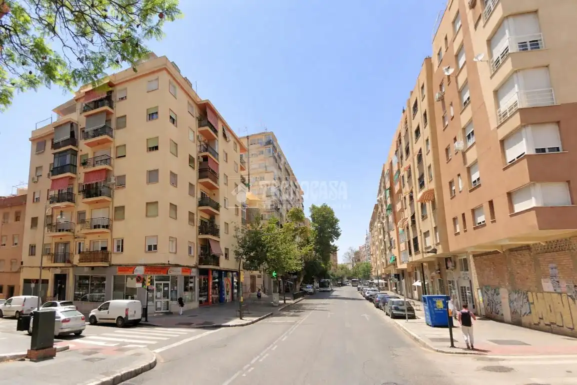 Vista exterior de Local en venta en Málaga