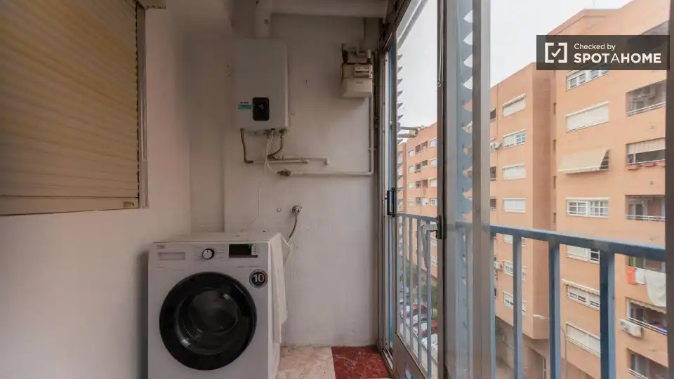 Room in Barrio de Benicalap