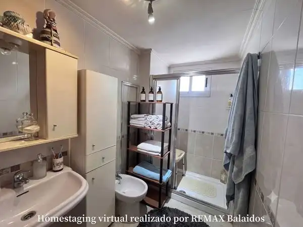 Bathroom of Flat for sale in Vigo   with Heating, Parquet flooring and Storage room