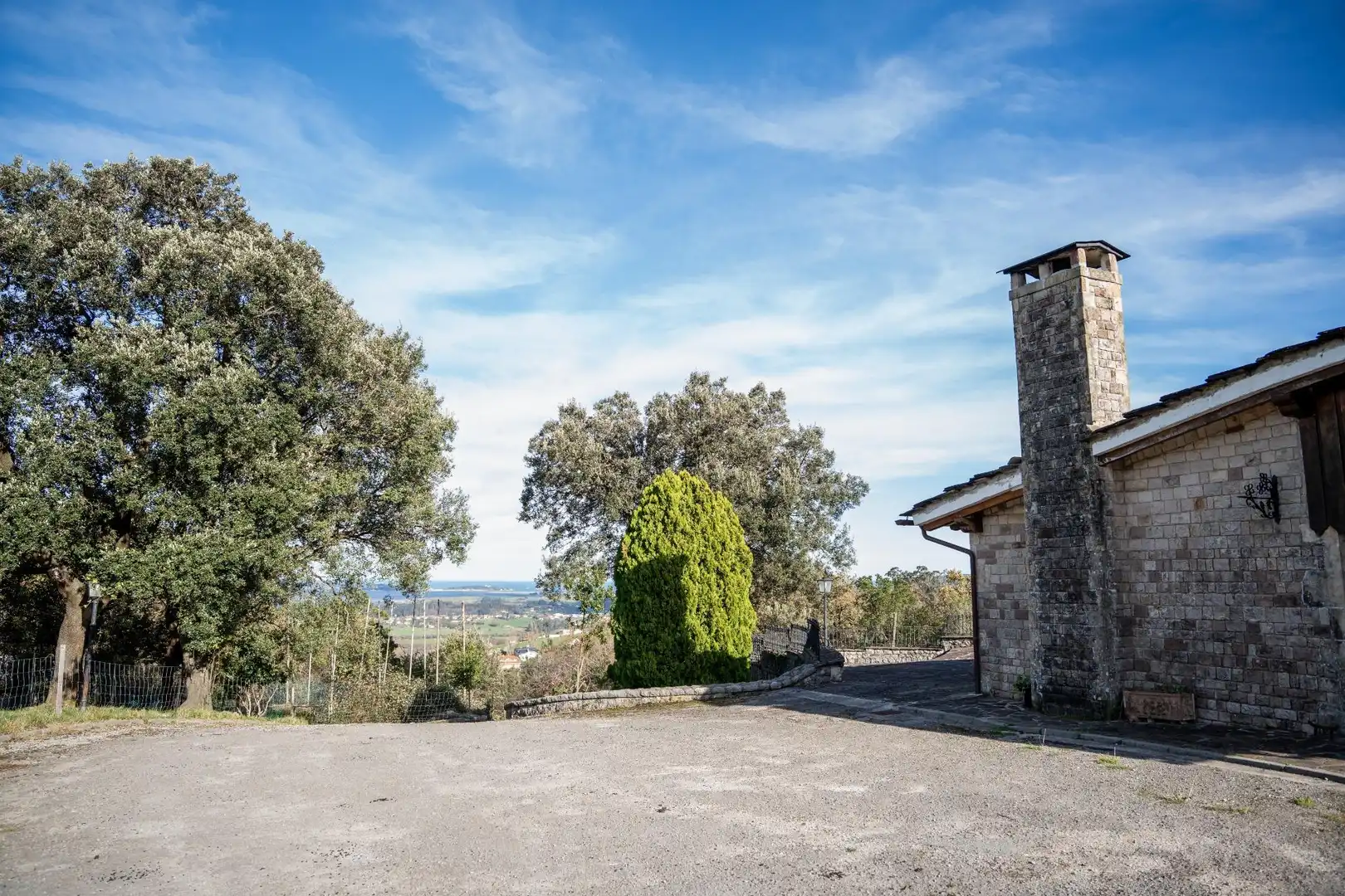 Vista exterior de Casa o xalet en venda en Villaescusa (Cantabria) amb Calefacció, Jardí privat i Terrassa