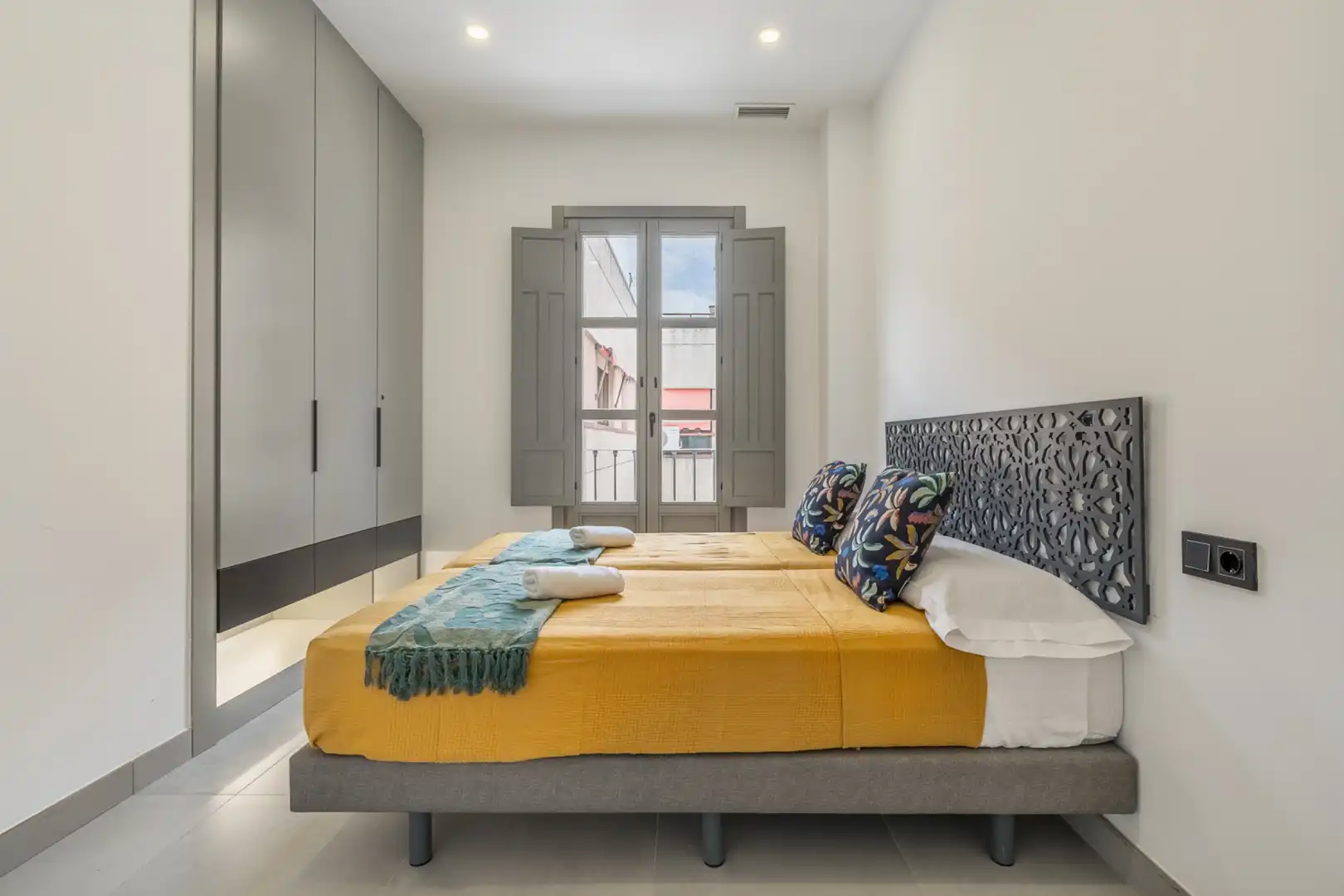 Bedroom of Flat for rent in Granada  with Air Conditioner, Heating and Furnished