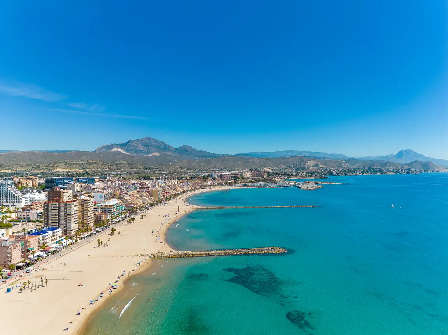 Vista exterior de Piso en venta en El Campello con Aire acondicionado, Trastero y Piscina comunitaria