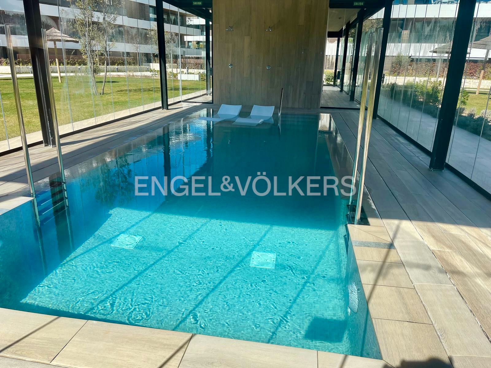 Piscina de Apartamento en venta en La Moraleja con Aire acondicionado, Calefacción y Terraza