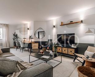 Sala d'estar de Apartament de lloguer en  Madrid Capital amb Aire condicionat, Calefacció i Moblat