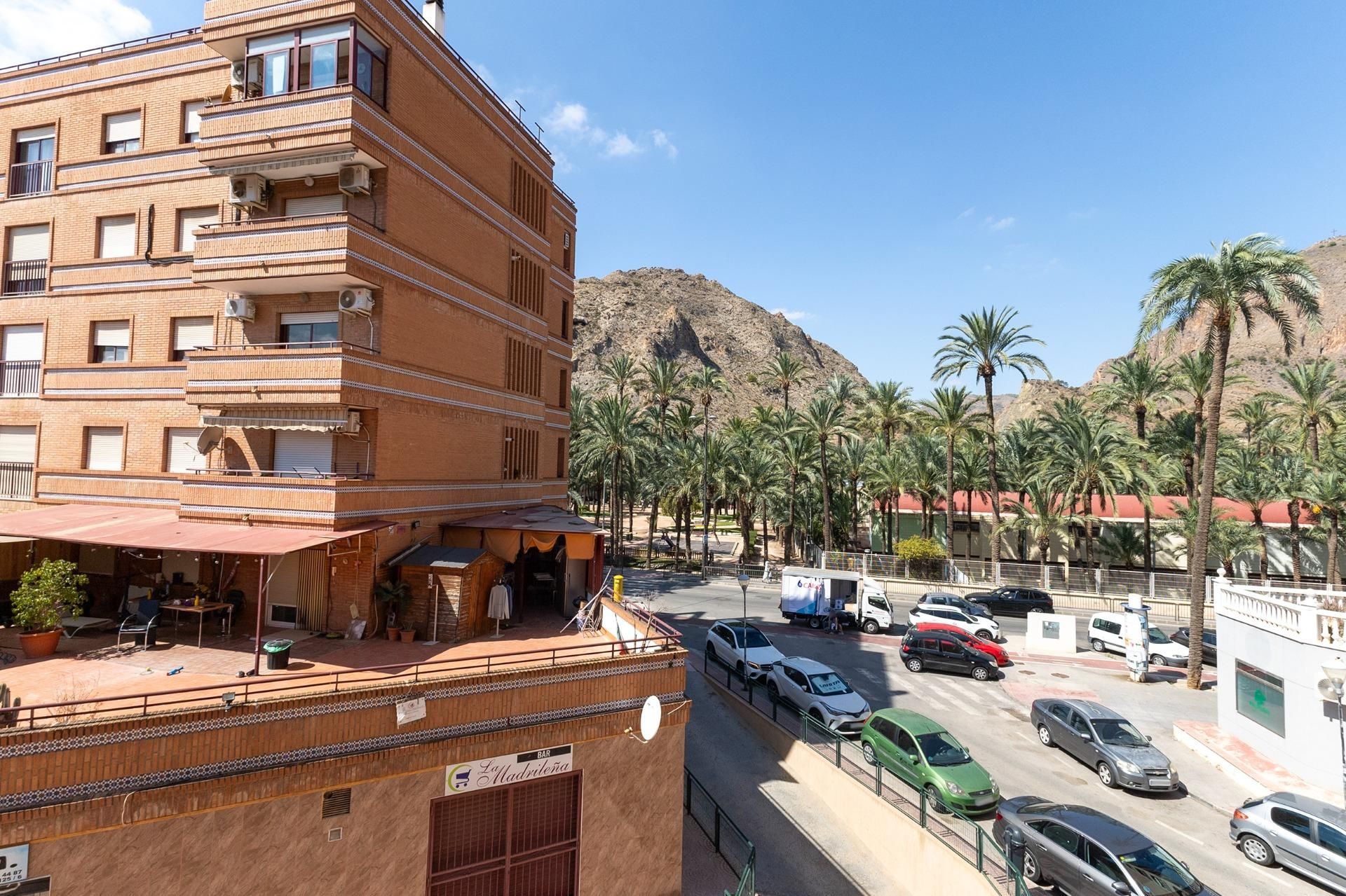 Vista exterior de Piso de alquiler en Orihuela con Balcón