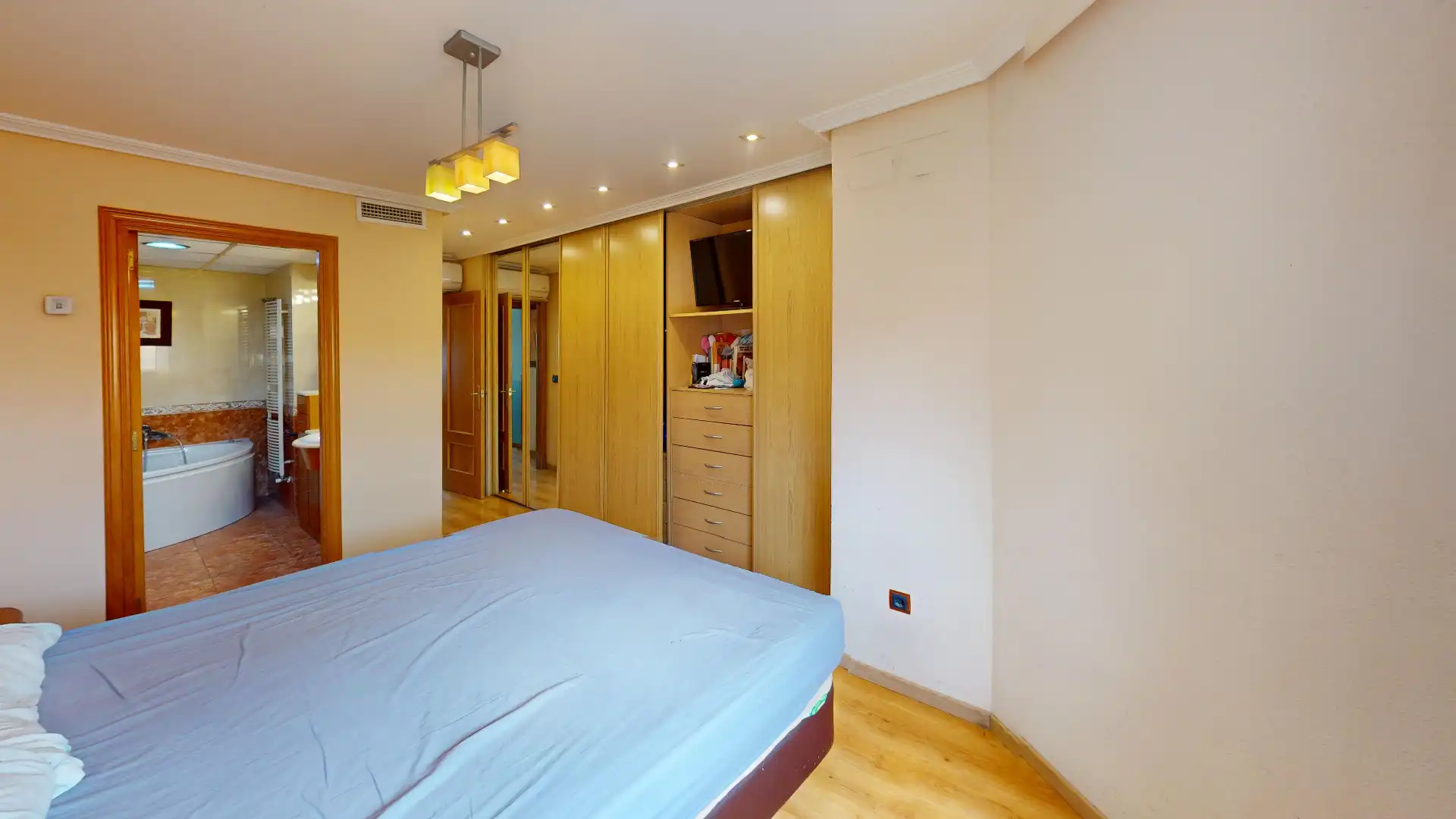 Habitación de Piso en venta en Alicante / Alacant con Aire acondicionado, Calefacción y Terraza