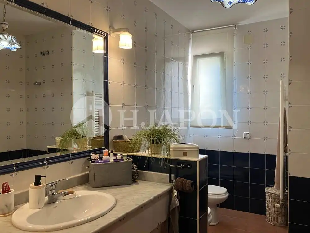 Bany de Casa o xalet en venda en Alella amb Aire condicionat, Calefacció i Jardí privat
