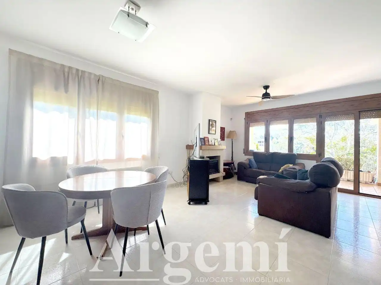 Sala d'estar de Casa o xalet en venda en Palau-solità i Plegamans amb Aire condicionat, Calefacció i Jardí privat