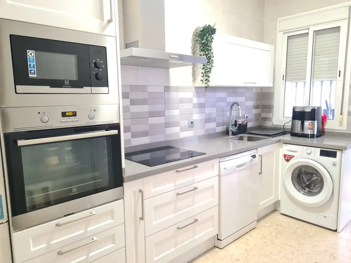 Kitchen of Detached homes for sale in Sevilla  with Air Conditioner, Terrace and Balcony