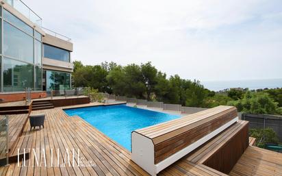 Piscina de Casa o xalet en venda en Castelldefels amb Jardí privat i Piscina