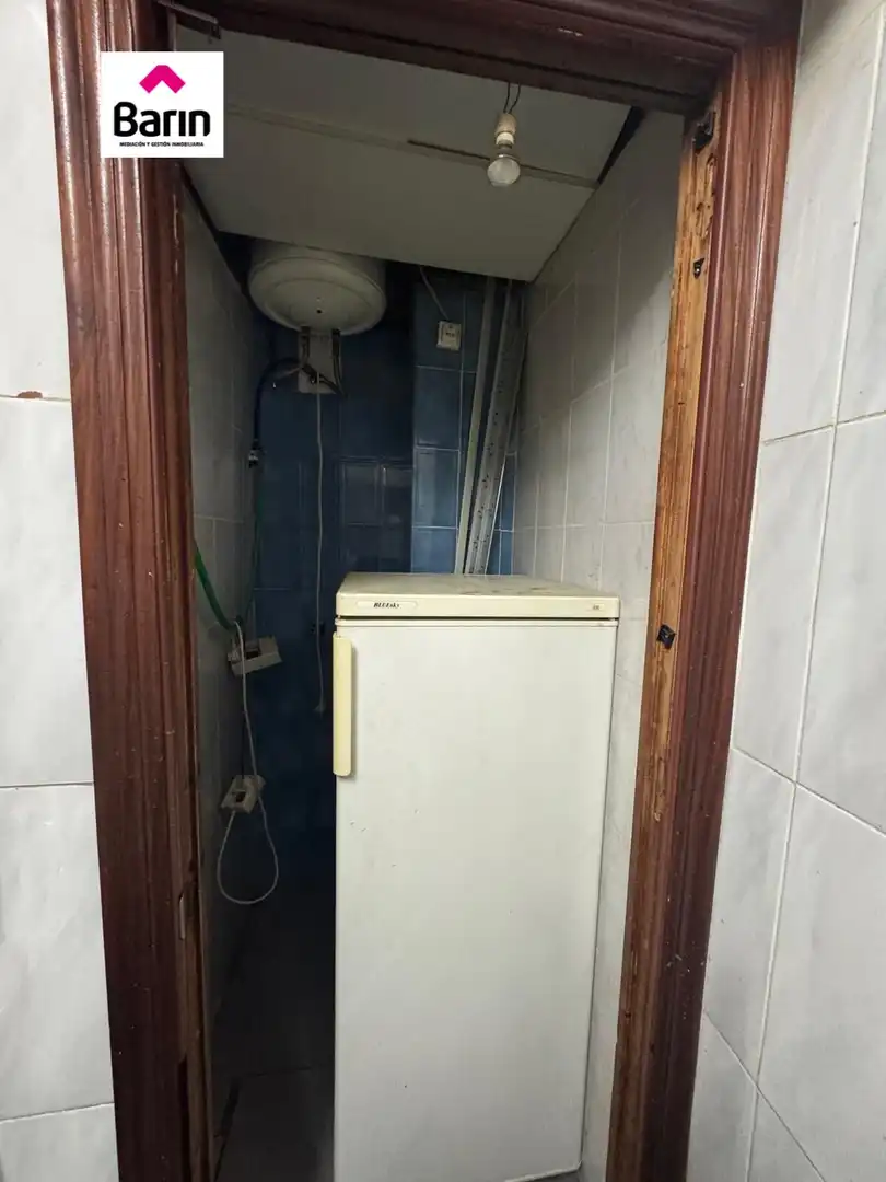 Badezimmer von Geschaftsraum zur Miete in Córdoba mit Klimaanlage und Möbliert