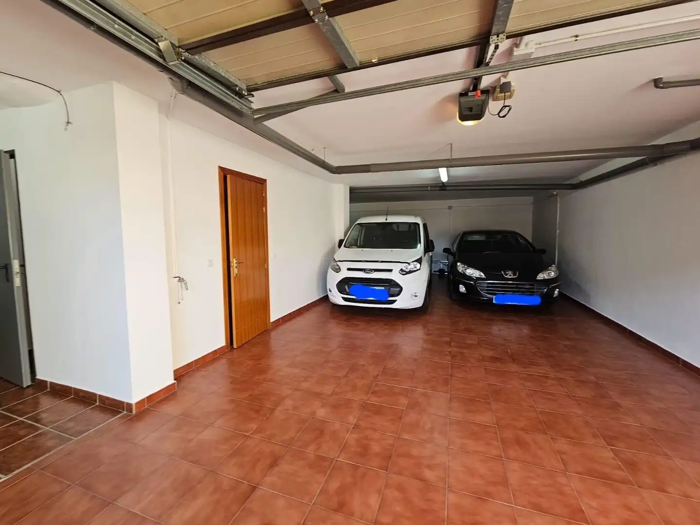 Aparcament de Casa o xalet en venda en Córdoba amb Aire condicionat, Calefacció i Jardí privat