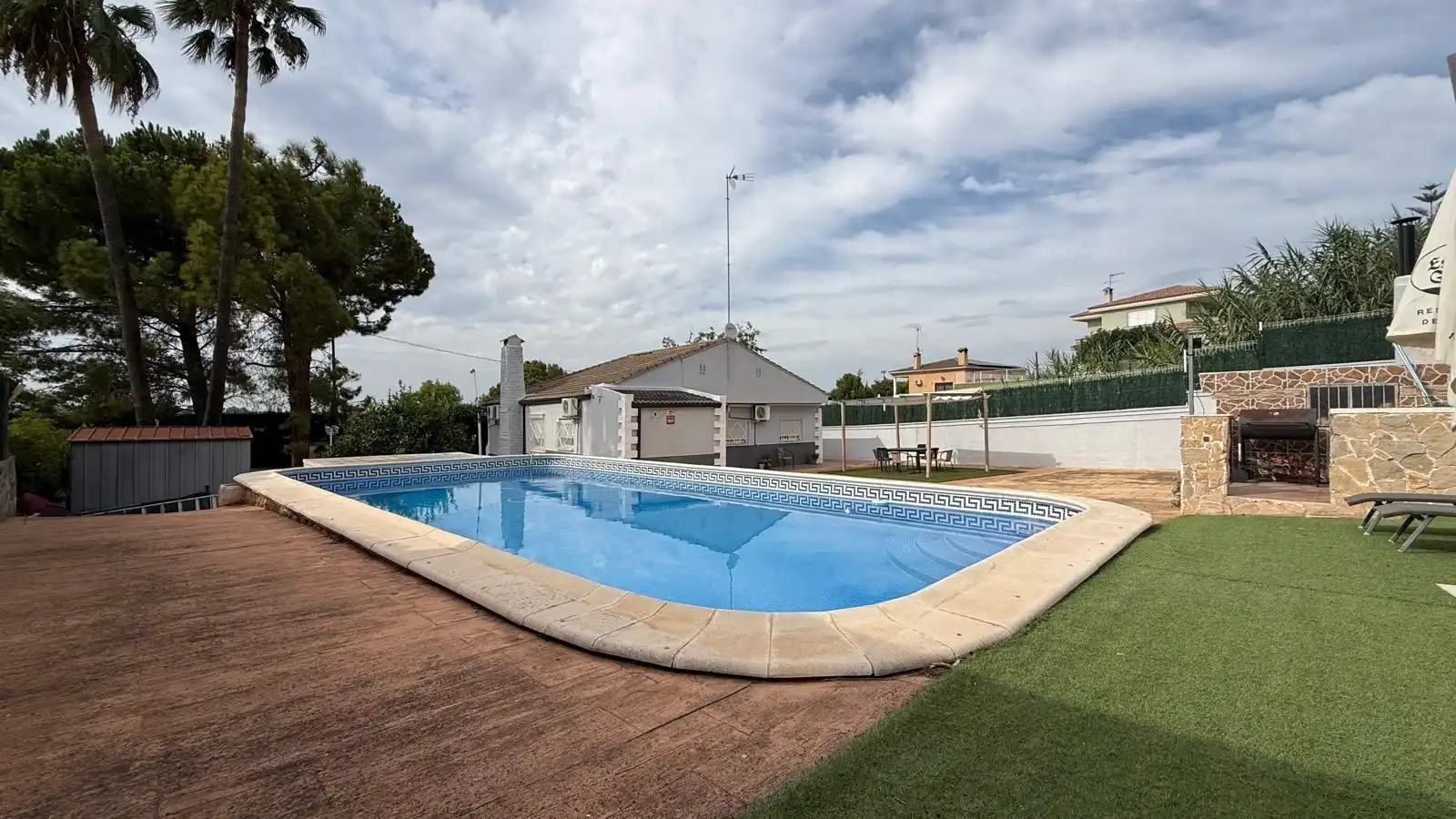 Piscina de Casa o xalet en venda en Chiva amb Aire condicionat, Calefacció i Jardí privat