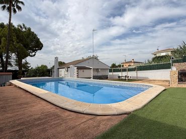 Detached house with pool for sale in Calle MARIOLA -LOMA MIRALCAMPO