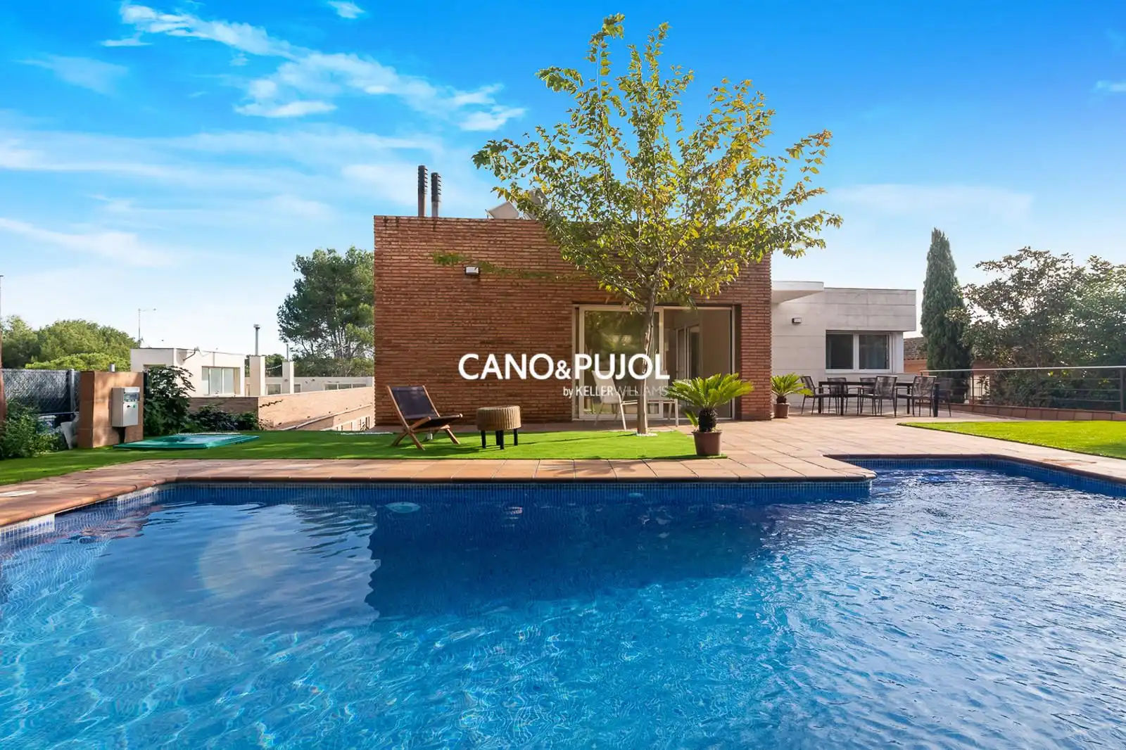 Swimming pool of Houses for sale in Sant Cugat del Vallès  with Air Conditioner, Terrace and Swimming Pool