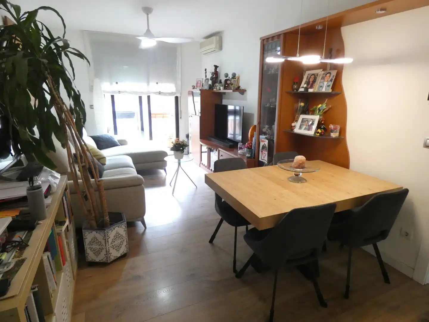 Sala d'estar de Pis en venda en Cerdanyola del Vallès amb Aire condicionat, Calefacció i Moblat