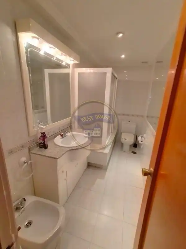 Bathroom of Flat for rent in Vigo   with Heating, Parquet flooring and Terrace
