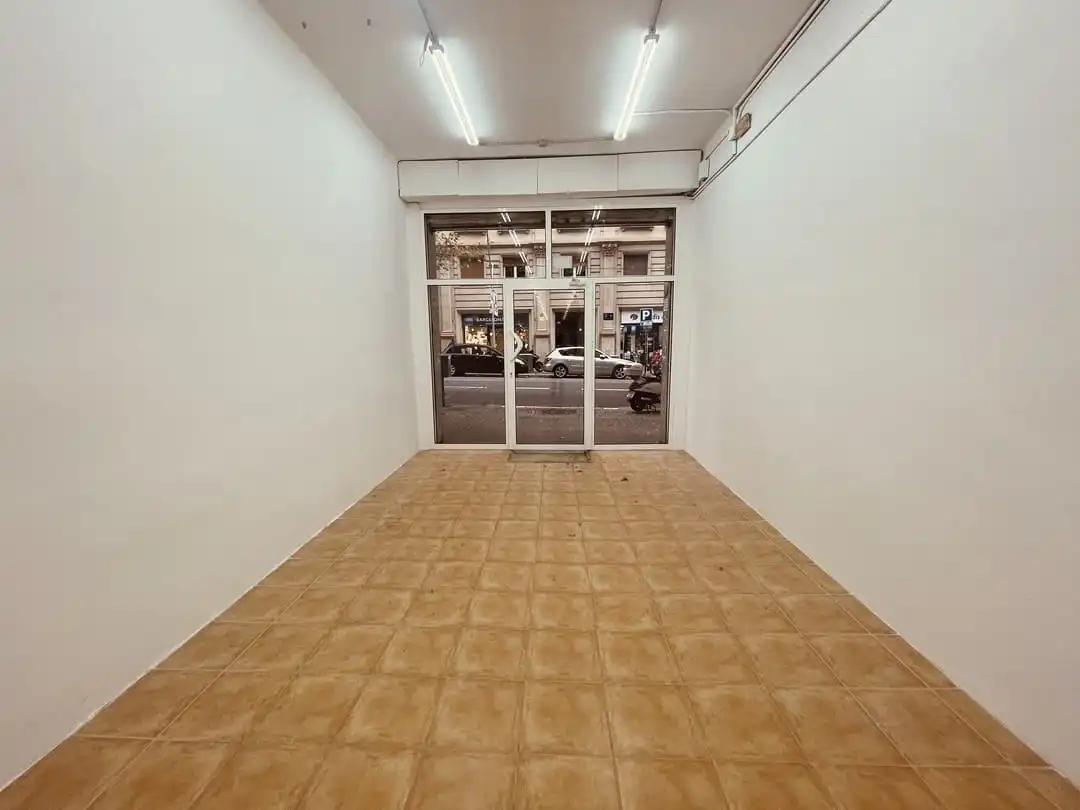Local comercial en venta en Carrer de Viladomat, imagen 2