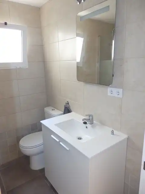 Badezimmer von Wohnung zur Miete in Moncada mit Parkett, Möbliert und Ofen