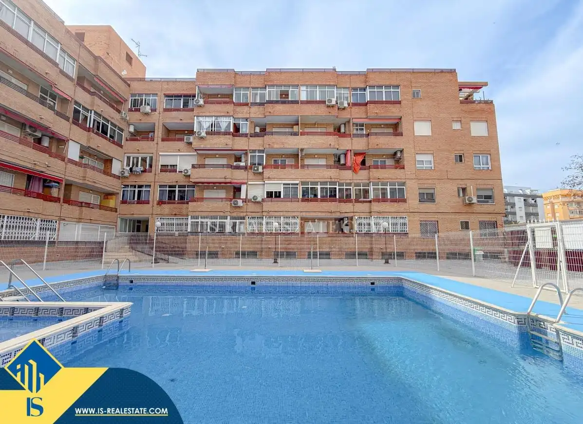 Piscina de Apartamento en venta en Torrevieja con Calefacción, Terraza y Amueblado